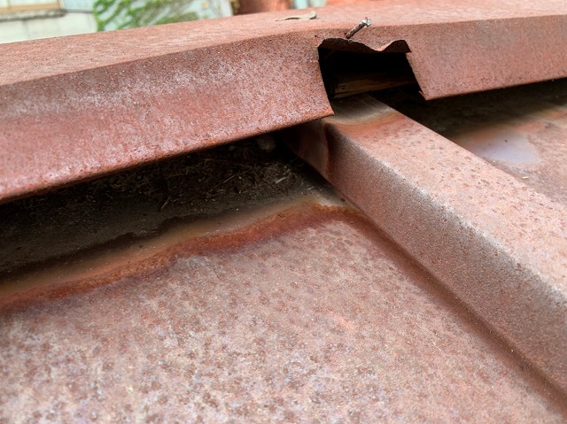 瓦棒屋根、棟取り合い